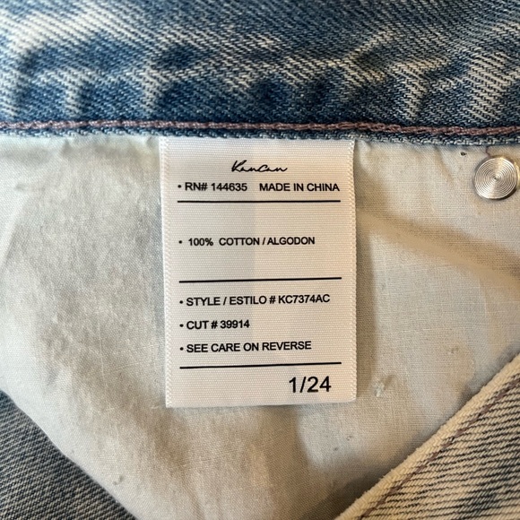 KanCan Highrise Light wash 90’s Boyfriend Jeans. Size 24” - Picture 5 of 6